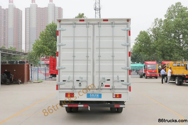 Yuejin Fuyun X500-33 143hp 4X2(6 wheels) 4.2m Single Row Van Light Truck Body (3) | 86Trucks