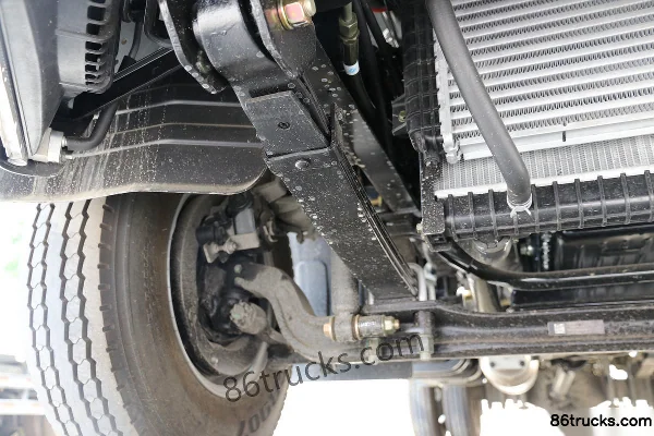 Foton Aoling Xin Jieyun édition jeunesse 130 ch 4X2(6 roues) camion léger plateau 4,17 m monoplace (voie élargie) Châssis (2) | 86Trucks