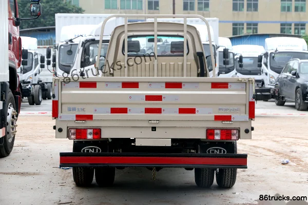 NanJun Ruishuai F2 Series 2.3L 82hp 4X2(6 wheels) 3.81m Single Row Flatbed Light Truck Exterior (3) | 86Trucks