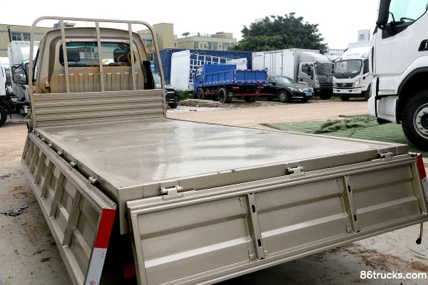 NanJun Ruishuai F2 Series 2.3L 82hp 4X2(6 wheels) 3.81m Single Row Flatbed Light Truck Body (3) | 86Trucks