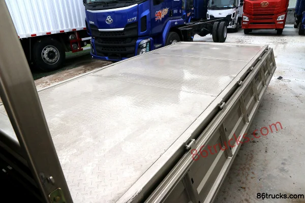 NanJun Ruishuai F2 Series 2.3L 82hp 4X2(6 wheels) 3.81m Single Row Flatbed Light Truck Body (2) | 86Trucks