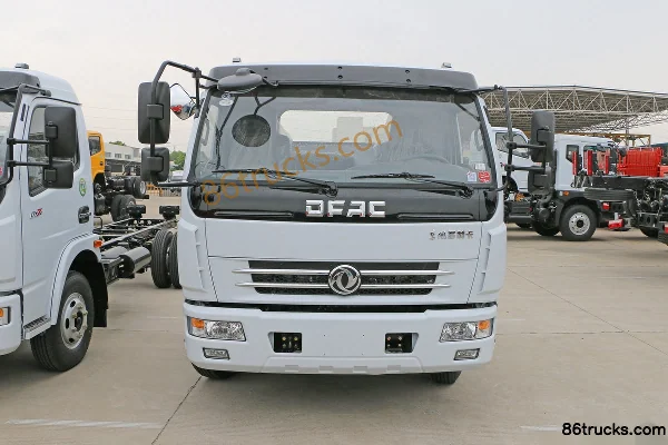 Dongfeng Duolika D7 130hp 4X2(6 wheels) cleaning truck (Chengliwei brand) Exterior