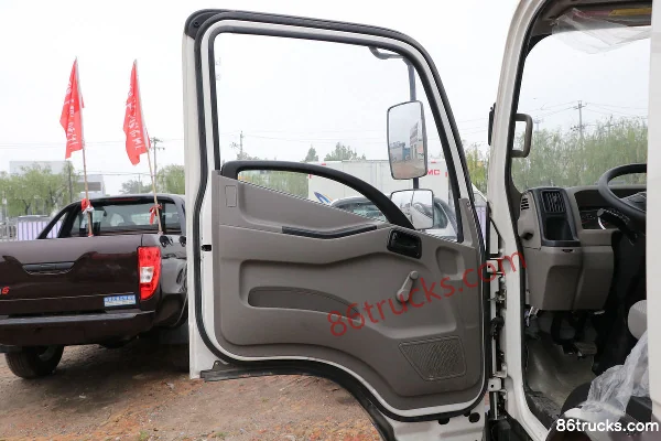 JMC Kaiyun Strong Edition Wide Body Standard 129 hp 4X2(6 wheels) 4.08m Single Row Stake Light Truck (China VI) Cab (1) | 86Trucks