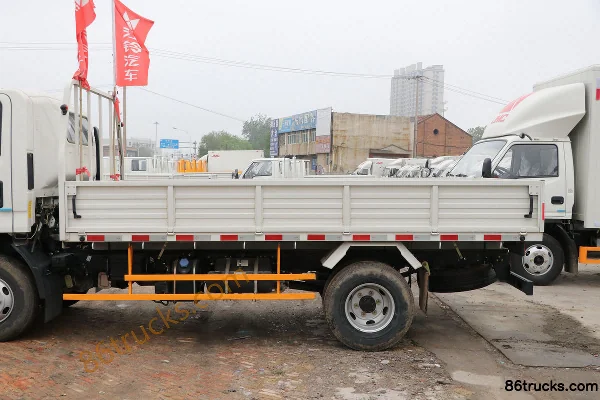 JMC Kaiyun Strong Edition Wide Body Standard 129 hp 4X2(6 wheels) 4.08m Single Row Stake Light Truck (China VI) (1) | 86Trucks