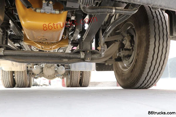 Dongfeng H7 12.5L LNG 480hp 6X4(10 wheels) Fast Gear 12-Speed Hazardous Materials Tractor Truck Chassis (3) | 86Trucks