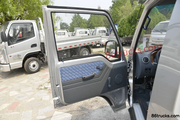Kama Ruiling 1.3L 91hp 4X2(6 wheels) gasoline 2.85m single-row stake micro truck (China VI) Cab (2) | 86Trucks