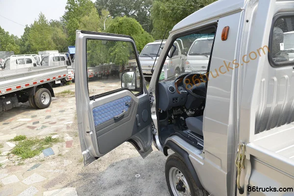 Kama Ruiling 1.3L 91hp 4X2(6 wheels) gasoline 2.85m single-row stake micro truck (China VI) Cab (1) | 86Trucks