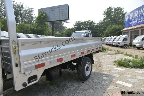 Kama Ruiling 1.3L 91hp 4X2(6 wheels) gasoline 2.85m single-row stake micro truck (China VI) Body (1) | 86Trucks