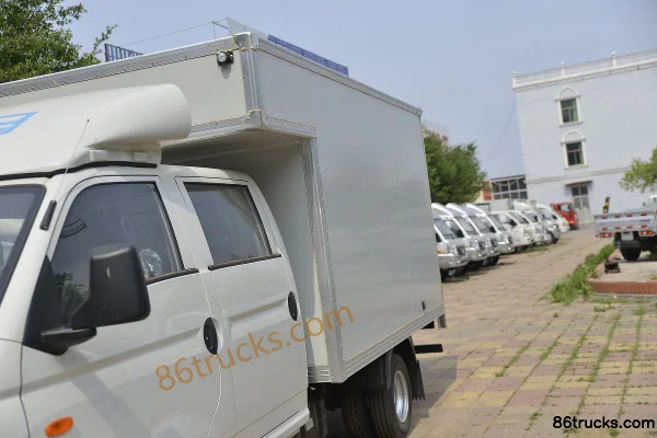 Kama Ruihang X1 1.6L 122hp 4X2(6 wheels) Gasoline 2.87m Double Row Wing Opening Box Mini Truck Body (1) | 86Trucks