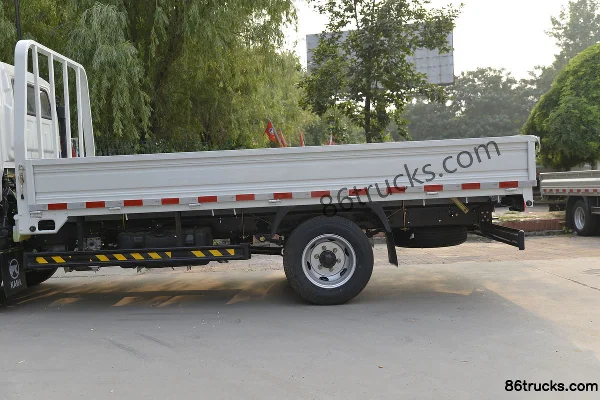 Kama K6 Fulai Card 102 hp 4X2(6 wheels) 4.04m Single Row Flatbed Light Truck Body (2) | 86Trucks