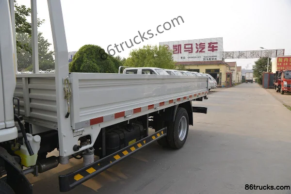 Kama K6 Fulai Card 102 hp 4X2(6 wheels) 4.04m Single Row Flatbed Light Truck Body (1) | 86Trucks
