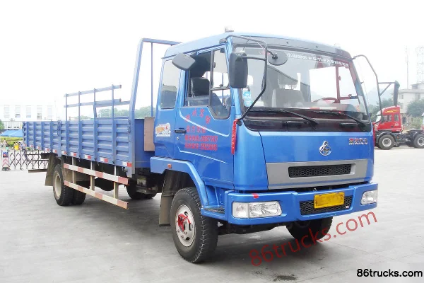 Dongfeng Liuqi Chenglong 140 hp 4X2(6 wheels) Trainer Truck (LZ1211LAP Chassis) Exterior (3) | 86Trucks