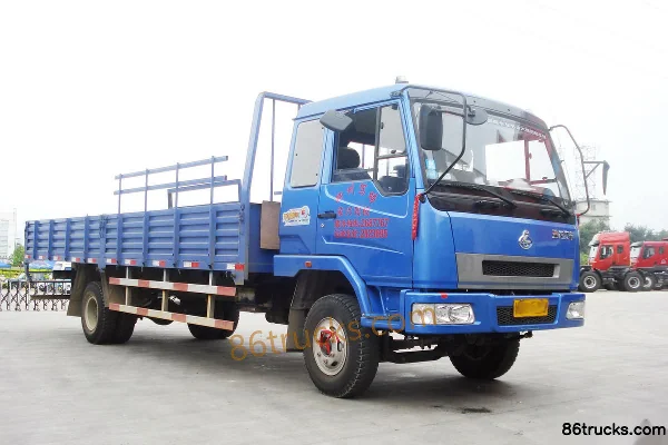 Dongfeng Liuqi Chenglong 140 hp 4X2(6 wheels) Trainer Truck (LZ1211LAP Chassis) Exterior