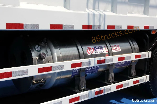 Union Truck U375 375 ch 8X4(12 roues) 8,2 m camion benne LNG Cabine (2) | 86Trucks