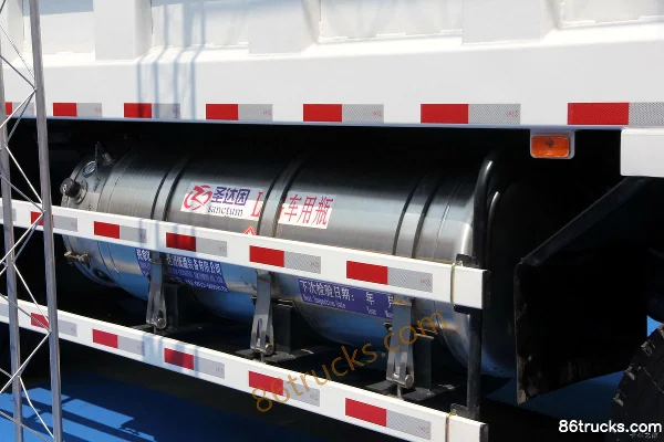 Union Truck U375 375 ch 8X4(12 roues) 8,2 m camion benne LNG Cabine (1) | 86Trucks