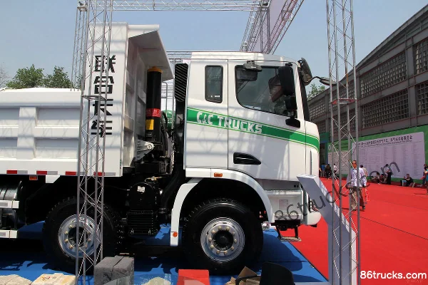 Union Truck U375 375 ch 8X4(12 roues) 8,2 m camion benne LNG Extérieur (3) | 86Trucks