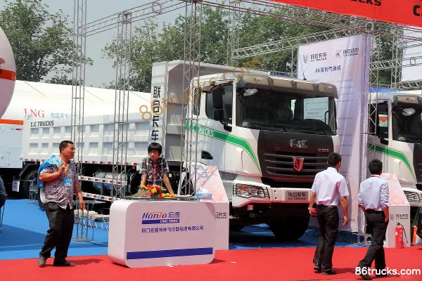 Union Truck U375 375 ch 8X4(12 roues) 8,2 m camion benne LNG Extérieur (2) | 86Trucks