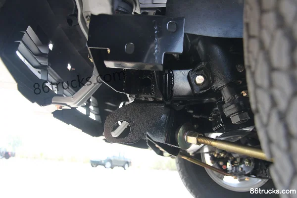 FAW-GM Kunchun 2013 2WD 2.4L Diesel Double Cab Pickup Chassis (2) | 86Trucks