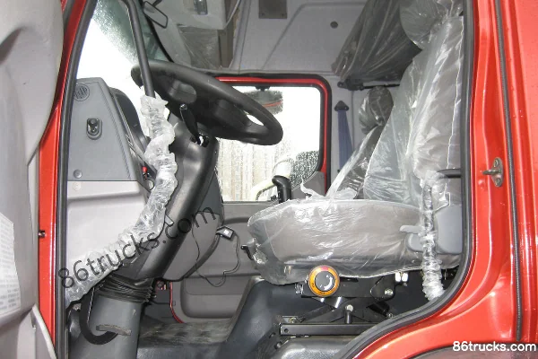 Dongfeng Liuqi Chenglong M3 Medium Truck 220 hp 6X2(8 wheels) 9.6m Cage Cargo Truck Cab (3) | 86Trucks