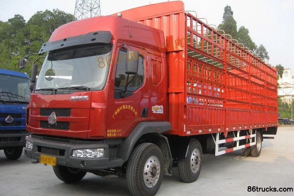 Dongfeng Liuqi Chenglong M3 Medium Truck 220 hp 6X2(8 wheels) 9.6m Cage Cargo Truck Exterior