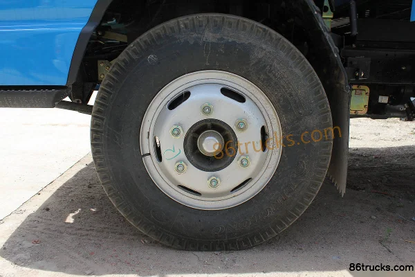 JAC Shuailing 109 ch 4X2(6 roues) Camion léger plateau 4,2 m à cabine simple (version standard) Châssis (1) | 86Trucks