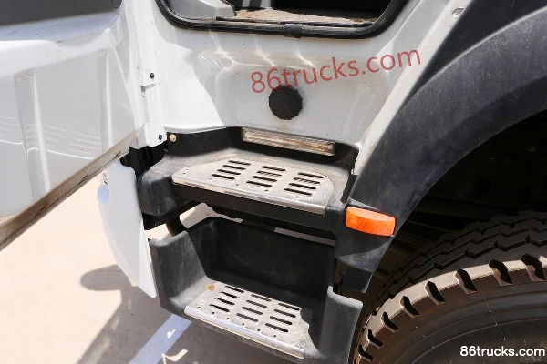 Sinotruk HOWO-7 380 hp 8X4(12 wheels) Wrecker (Beizhongdian Brand) Cab (2) | 86Trucks