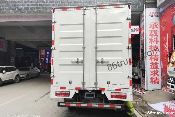 JAC Junling V5 116 hp 4X2(6 wheels) 3.85m half-row cage van light truck Exterior (2) | 86Trucks