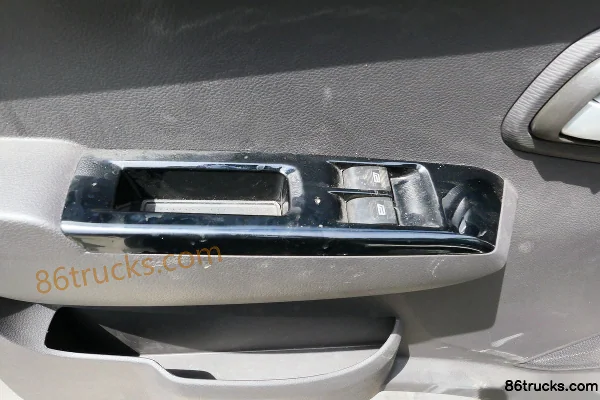 Foton Xiangling M 116 hp 4X2(6 wheels) Vacuum Truck (Beizhongdian Brand) Cab (2) | 86Trucks