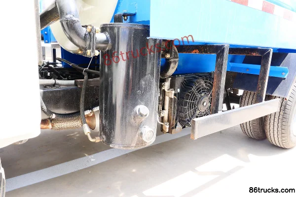 Foton Xiangling M 116 hp 4X2(6 wheels) Vacuum Truck (Beizhongdian Brand) Chassis (2) | 86Trucks
