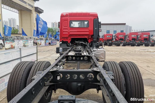 SHACMAN Delong L3000 Flagship Edition 220hp 4X2(6 wheels) 6.75m Van Cargo Truck Exterior (3) | 86Trucks