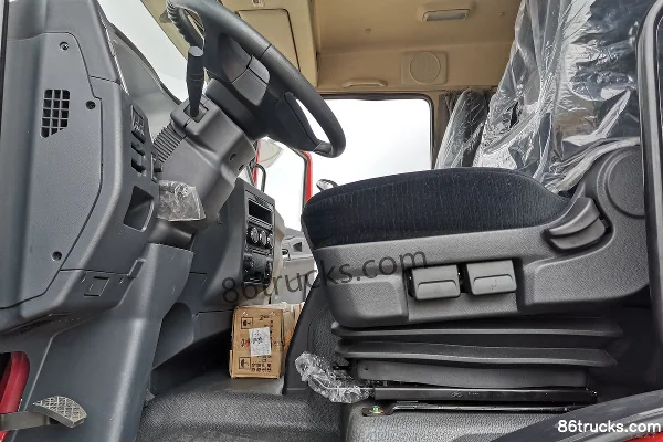 SHACMAN Delong L3000 Flagship Edition 220hp 4X2(6 wheels) 6.75m Van Cargo Truck Cab (1) | 86Trucks