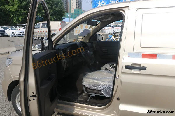 Wuling Hongguang V 2019 Jinqu 99 ch essence 1.5L camion fourgon (China VI) Cabine (1) | 86Trucks