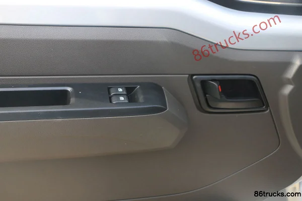 Wuling Rongguang New Card 1.8L 125 hp 4X2(6 wheels) Gasoline 2.45m Double Row Flatbed Micro Truck (China VI) Cab (3) | 86Trucks