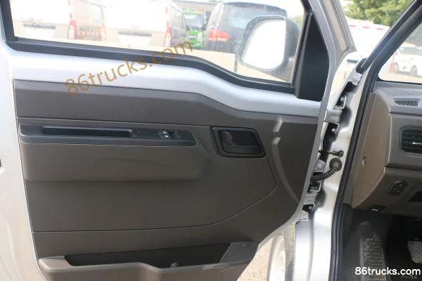 Wuling Rongguang New Card 1.8L 125 hp 4X2(6 wheels) Gasoline 2.45m Double Row Flatbed Micro Truck (China VI) Cab (2) | 86Trucks