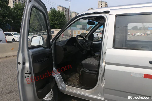 Wuling Rongguang New Card 1.8L 125 hp 4X2(6 wheels) Gasoline 2.45m Double Row Flatbed Micro Truck (China VI) Cab (1) | 86Trucks
