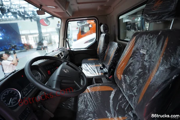 Dongfeng Liuqi Chenglong L3 9.4T 4X2(6 wheels) single-row hydrogen fuel cell electric van cargo truck Interior (2) | 86Trucks