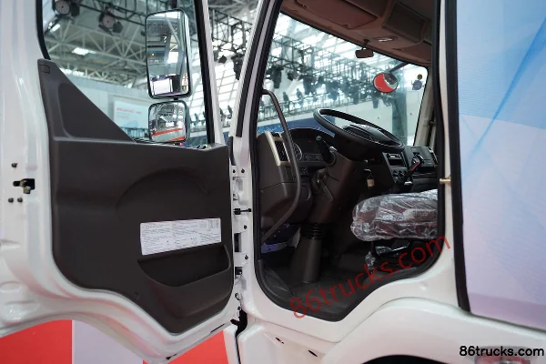 Dongfeng Liuqi Chenglong L3 9.4T 4X2(6 wheels) single-row hydrogen fuel cell electric van cargo truck Interior (1) | 86Trucks