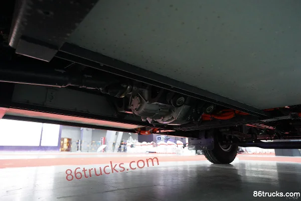 Dongfeng Liuqi Chenglong L3 9.4T 4X2(6 wheels) single-row hydrogen fuel cell electric van cargo truck Chassis (3) | 86Trucks