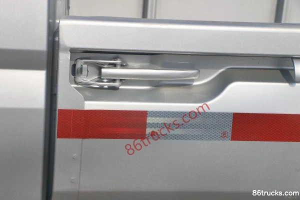 Wuling Rongguang New Card 1.8L 125 hp 4X2(6 wheels) Gasoline 2.45m Double Row Flatbed Micro Truck (China VI) Body (1) | 86Trucks