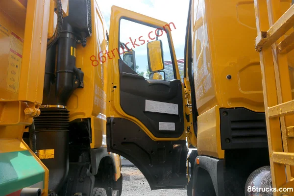 Dongfeng Liuqi Chenglong H7 375 ch 8X4(12 roues) 5,6 m benne à ordures Cabine (2) | 86Trucks