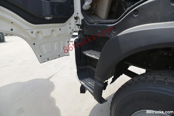 Sinotruk HOWO TX6 340 ch 8X4(12 roues) 7,37 m³ camion malaxeur (marque Hongchang Tianma) Cabine (2) | 86Trucks