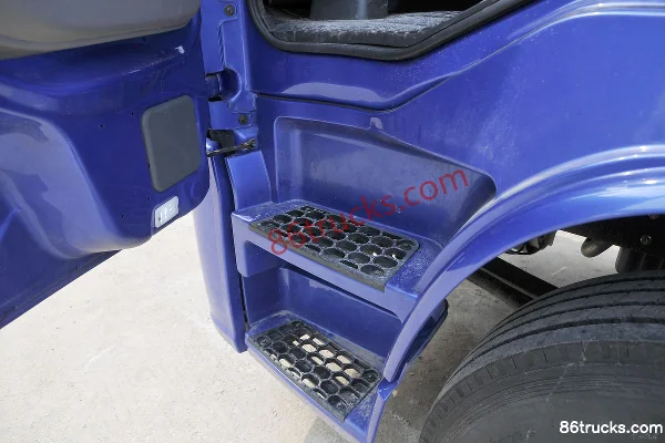 SHACMAN Delong N3000 Composite 220hp 4X2(6 wheels) 6.75m High Roof Flatbed Cargo Truck Cab (1) | 86Trucks