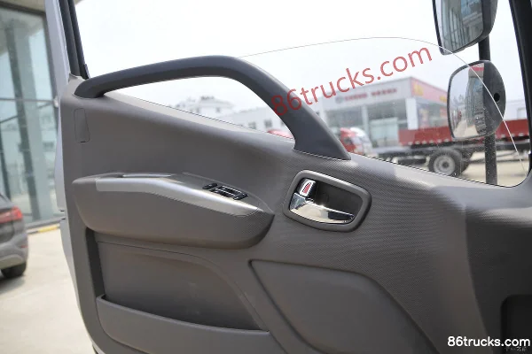 Foton Aumark S3 Series 143 hp 4X2(6 wheels) 4.08 m refrigerated truck (ZF) Cab (2) | 86Trucks