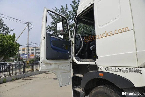 Sinotruk HOWO T7H 440 hp 6X4(10 wheels) LNG tractor truck (12T rear axle, China VI) Cab (1) | 86Trucks