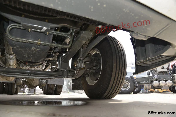 Sinotruk HOWO T7H 440 hp 6X4(10 wheels) LNG tractor truck (12T rear axle, China VI) Chassis (3) | 86Trucks