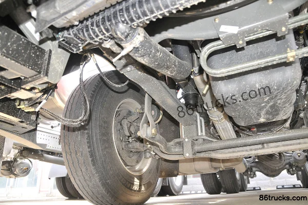 Sinotruk HOWO TX heavy truck 460 hp 6X4(10 wheels) tractor truck Chassis (2) | 86Trucks