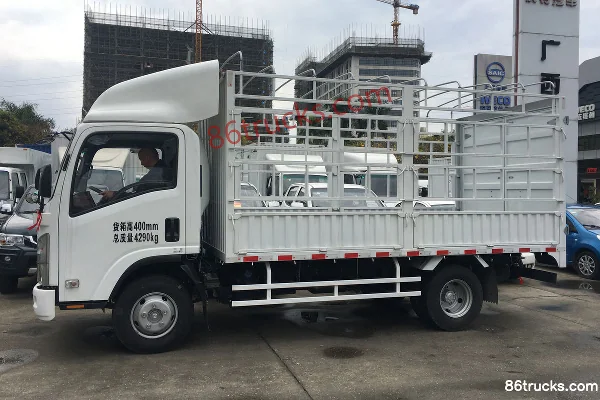 Qingling Isuzu KV100 115hp 4X2(6 wheels) 4.17m single-row stake truck Exterior (2) | 86Trucks