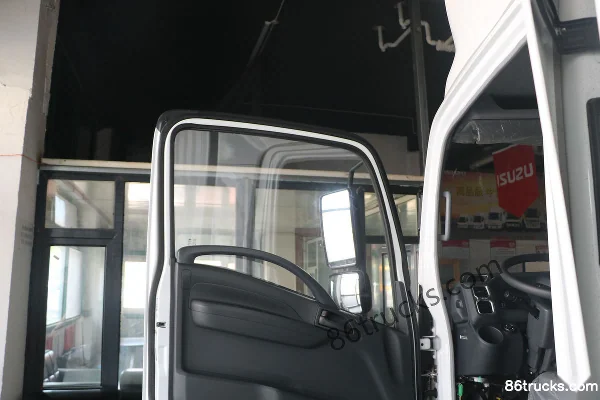 Qingling Isuzu M600 120 hp 4X2(6 wheels) 4.17m Single Row Van Light Truck (China VI) Cab (1) | 86Trucks
