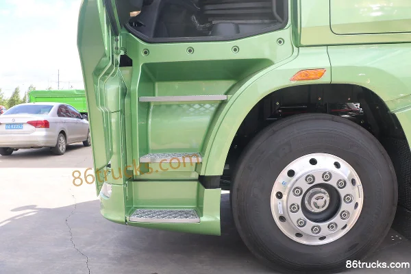 FAW Jiefang J7 Heavy Truck 550 hp 6X4(10 wheels) Tractor Truck (Rich Green) Cab (3) | 86Trucks