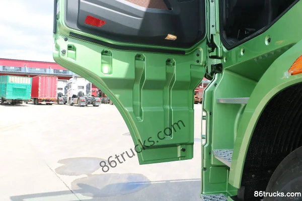 FAW Jiefang J7 Heavy Truck 550 hp 6X4(10 wheels) Tractor Truck (Rich Green) Cab (2) | 86Trucks